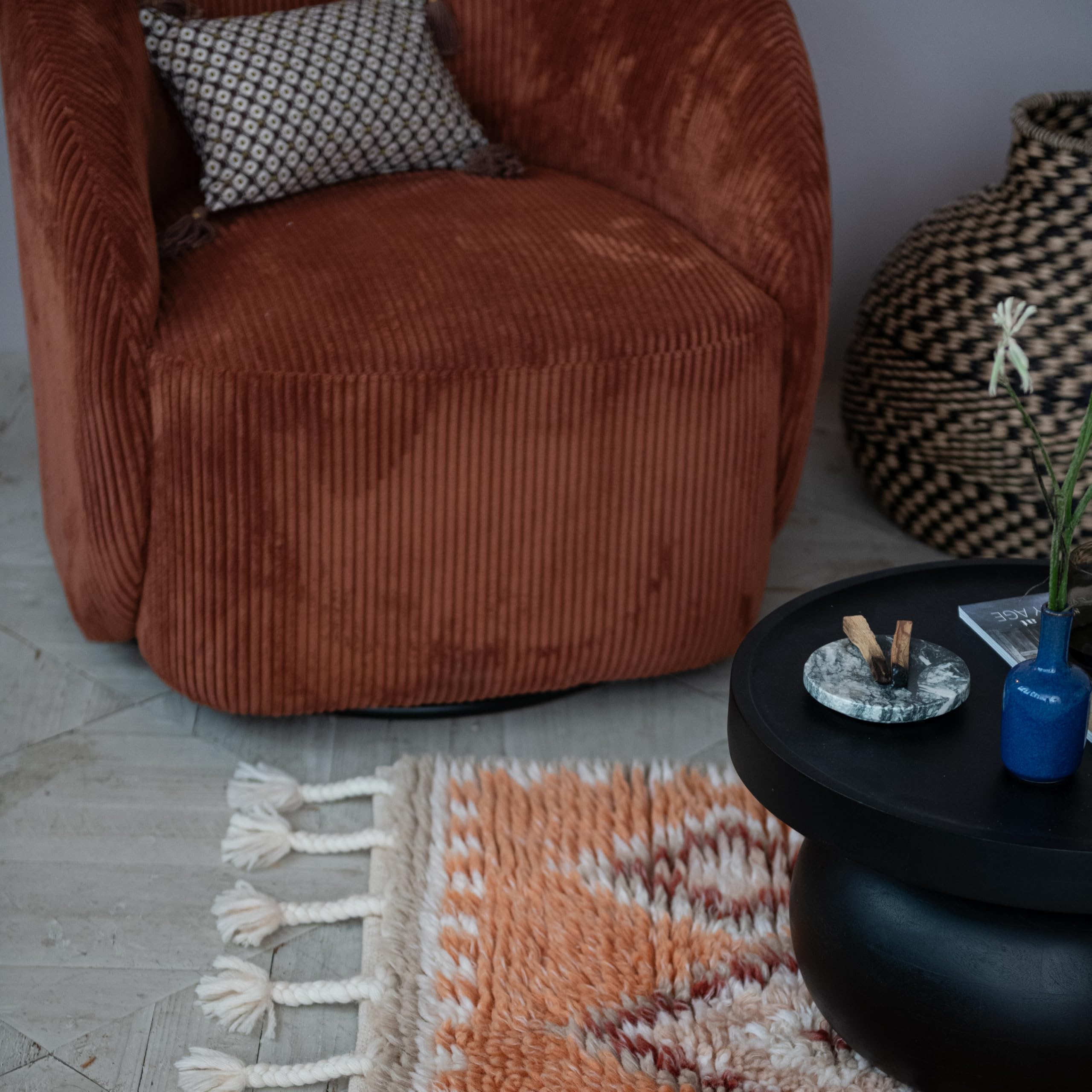 Bloomingville Decorative Hand-Woven Seagrass Vase, Natural and Black - Image 9