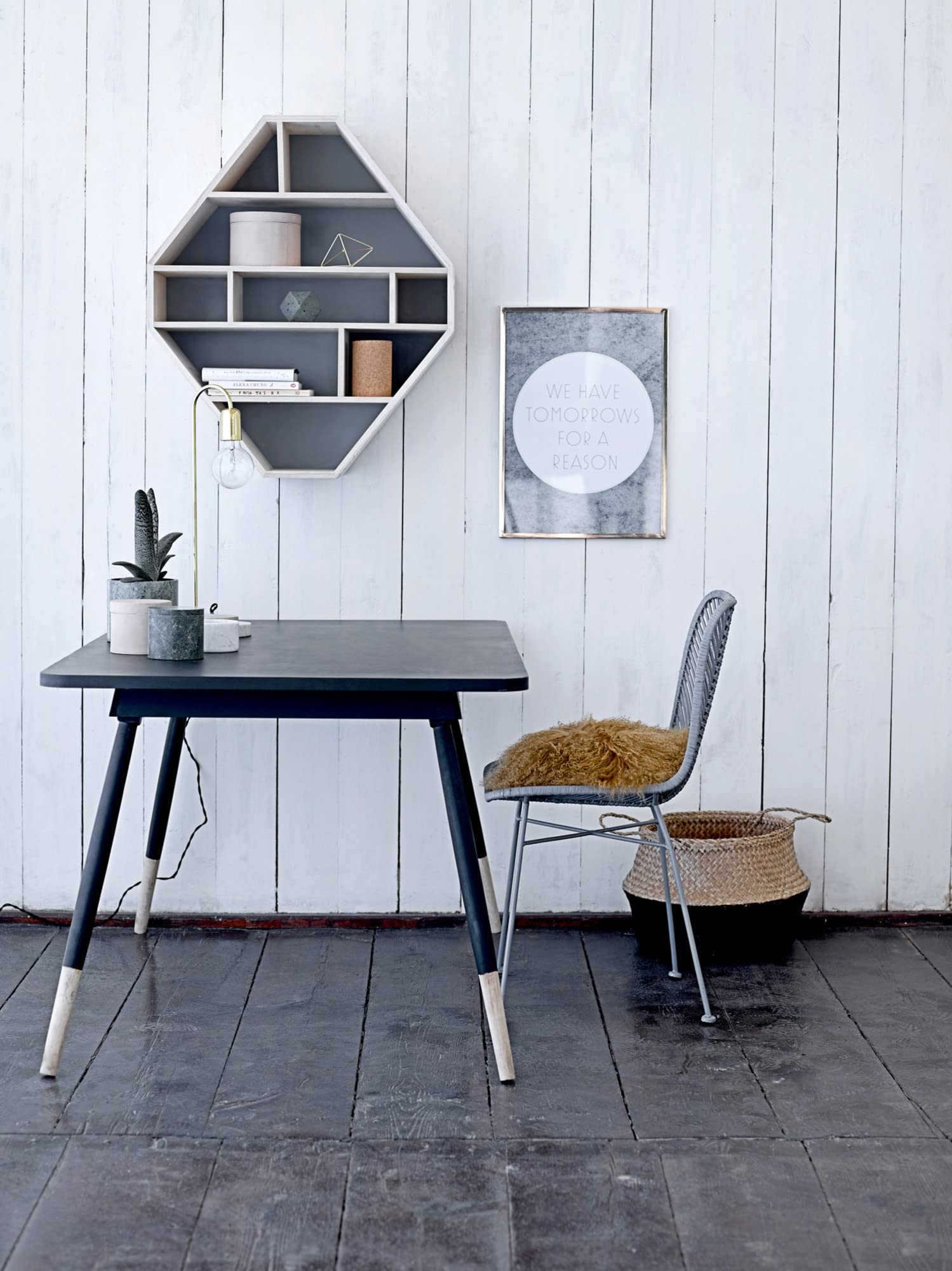 Bloomingville Handwoven Seagrass Folding Basket with Handles, Natural and Black - Image 4