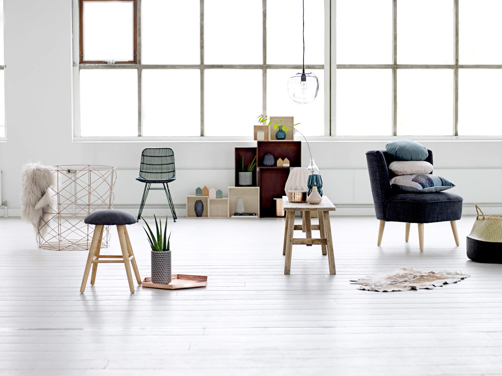 Bloomingville Handwoven Seagrass Folding Basket with Handles, Natural and Black - Image 5